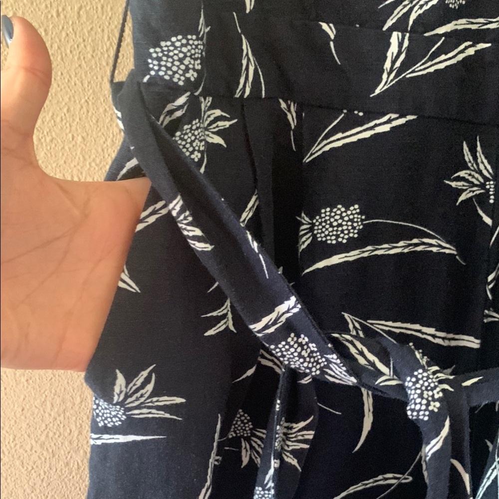Ann Taylor Monochrome Floral Jumpsuit Size 10P - Picture 5 of 8